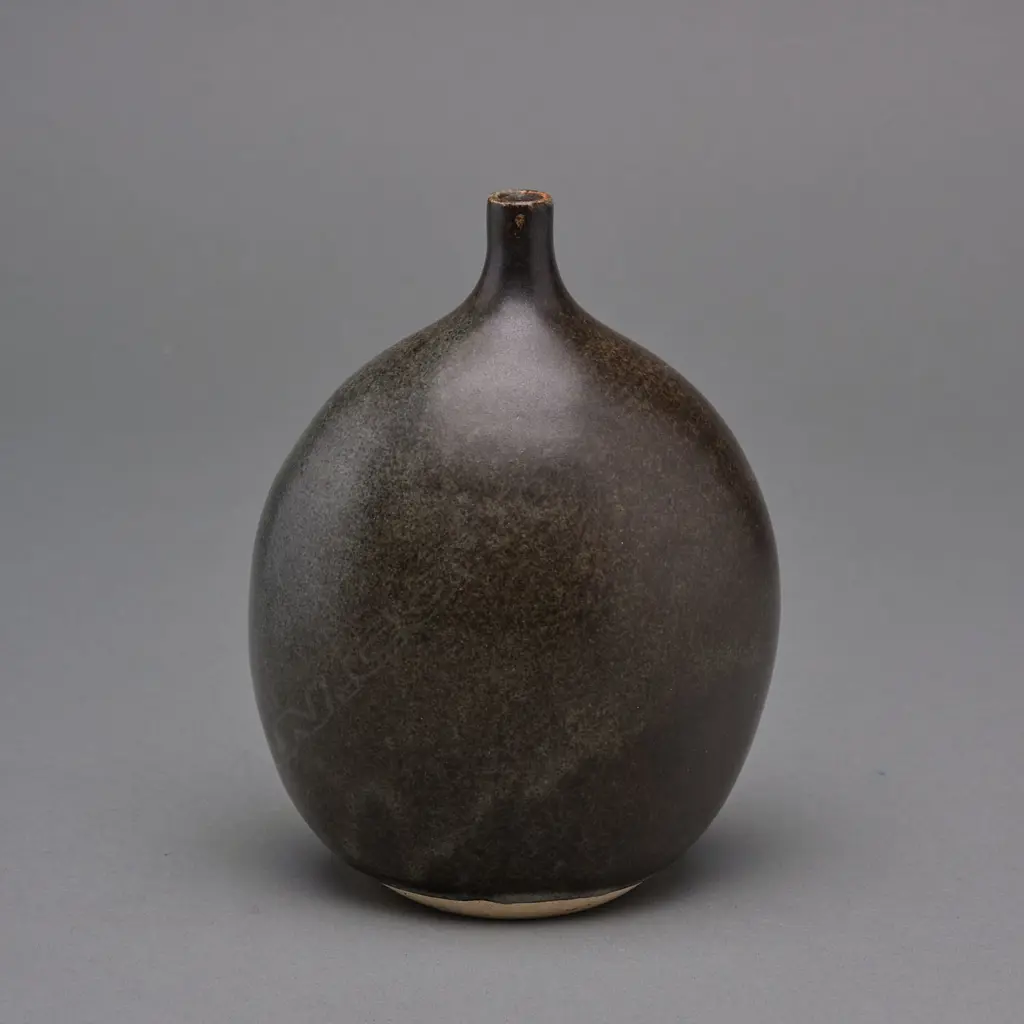 Unidentified maker – stoneware bottle, Image 1++